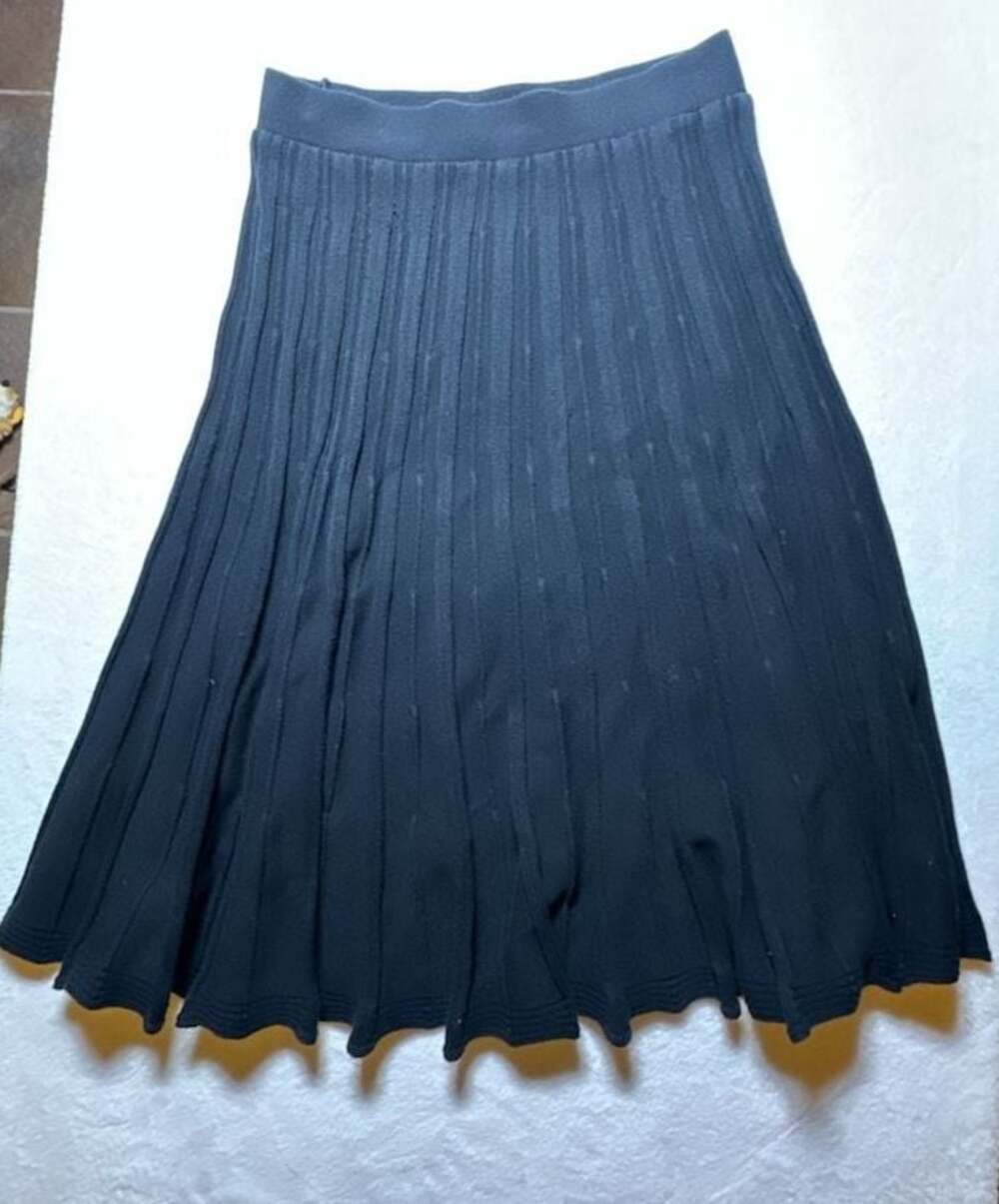 City Unltd. Women's Black Ribbed Knit Pleated Midi Skirt